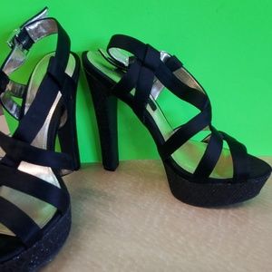 Black heels...size71/2M